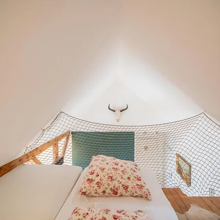 Kleines Maisonette- *